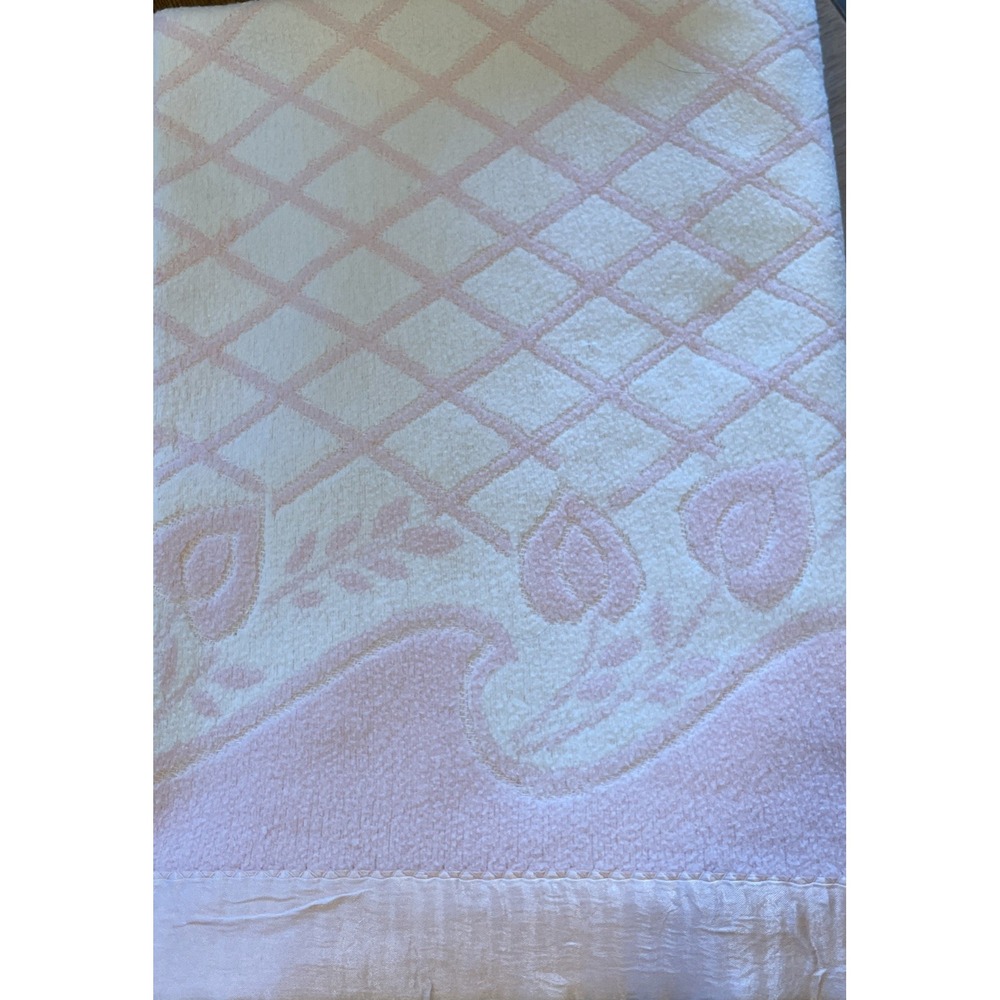 Vintage Baby Blanket Pink White Rose Buds Satin Trim Lattice Fair Condition